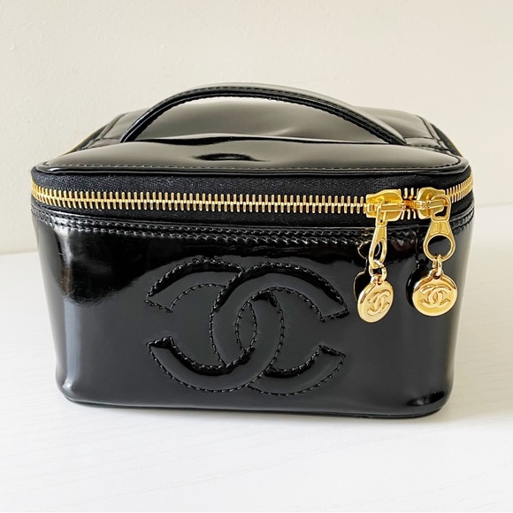 CHANEL Handbags - Chanel black patent leather CC logo vintage vanity cosmetic case